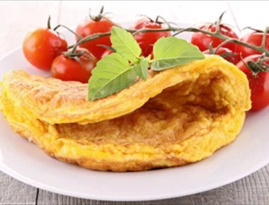 Λάθος το να βάζετε γάλα στην ομελέτα όταν χτυπάτε τα αυγά – Πώς γίνεται η σωστή ομελέτα